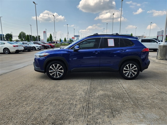 2024 Toyota Corolla Cross XLE photo 3