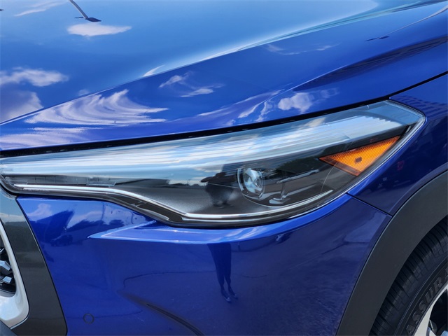 2024 Toyota Corolla Cross XLE photo 8