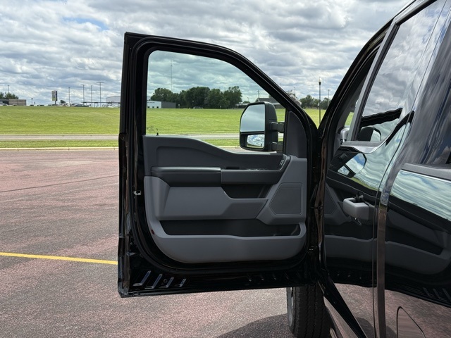 2025 Ford F-350 Super Duty XL