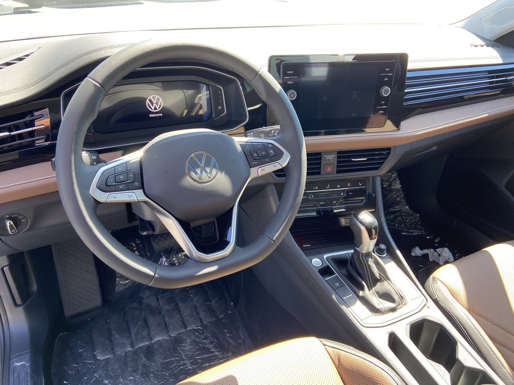 2025 Volkswagen Jetta 1.5T SEL photo 2