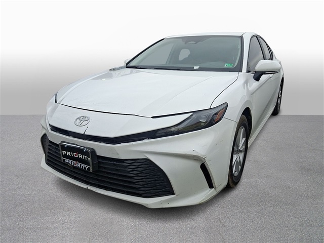 2025 Toyota Camry LE's photo