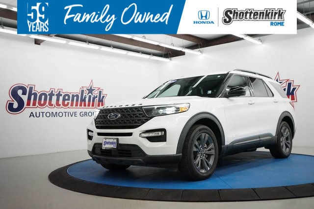 2022 Ford Explorer XLT's photo