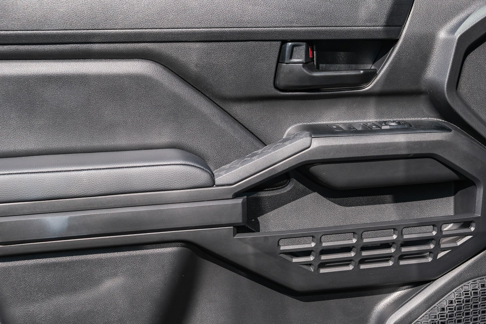 2025 Toyota Tacoma SR XtraCab photo 16