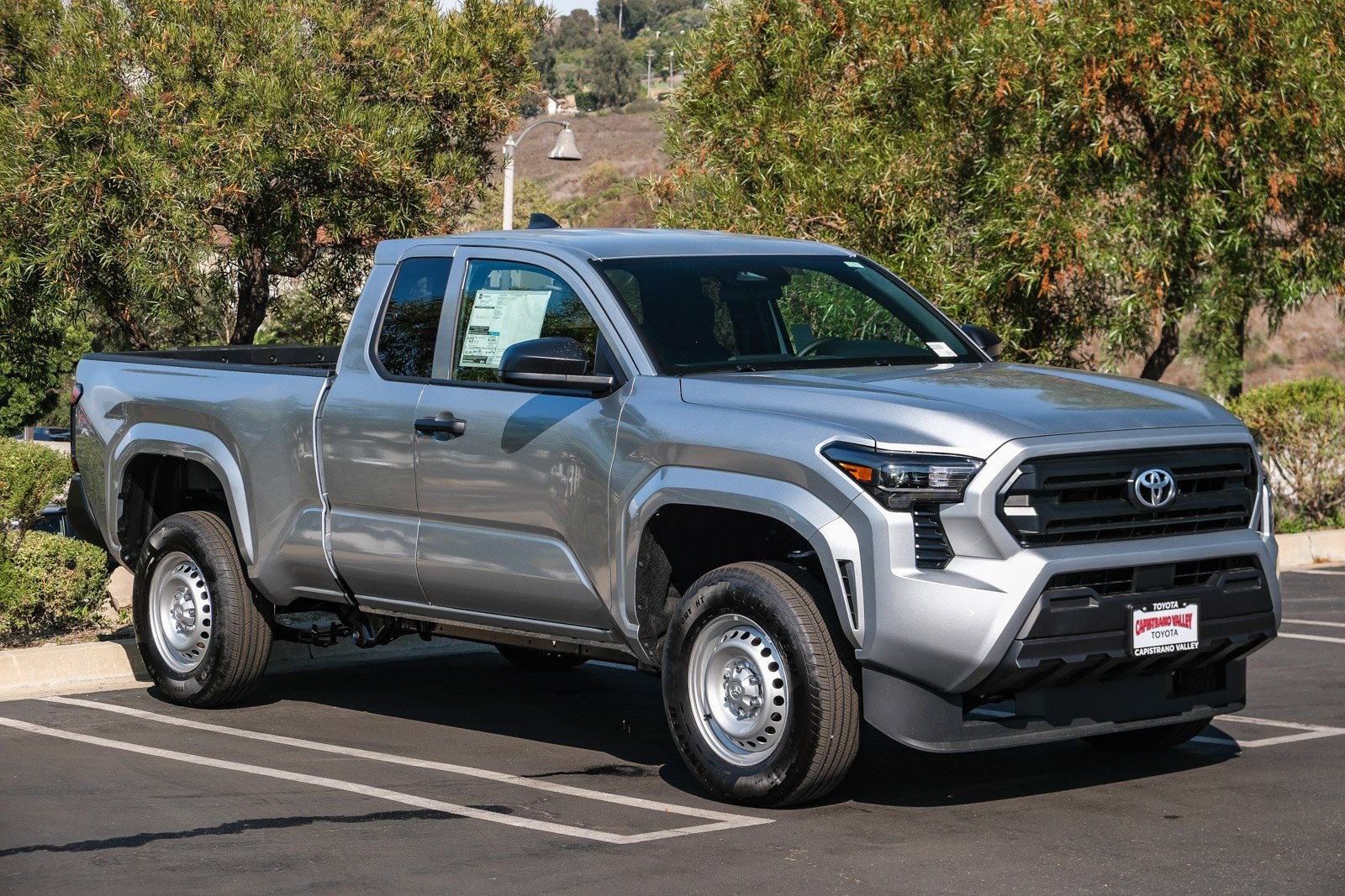 2025 Toyota Tacoma SR XtraCab photo 3