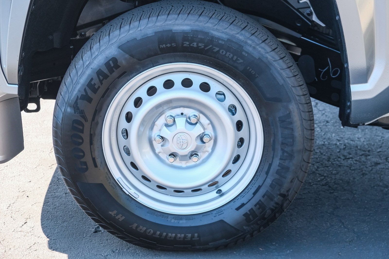 2025 Toyota Tacoma SR XtraCab photo 6