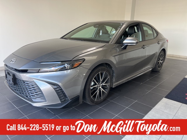 2025 Toyota Camry SE's photo