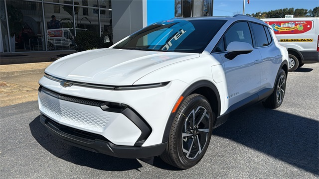 new 2026 Chevrolet Equinox EV car, priced at $47,030