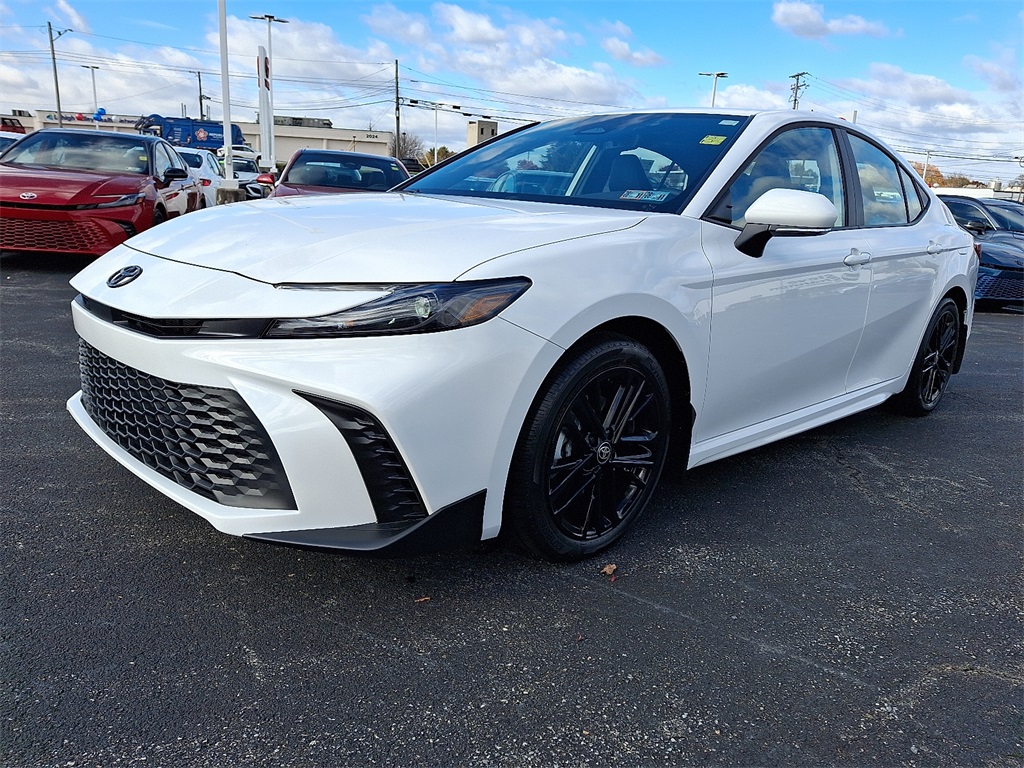 2026 Toyota Camry SE photo 2