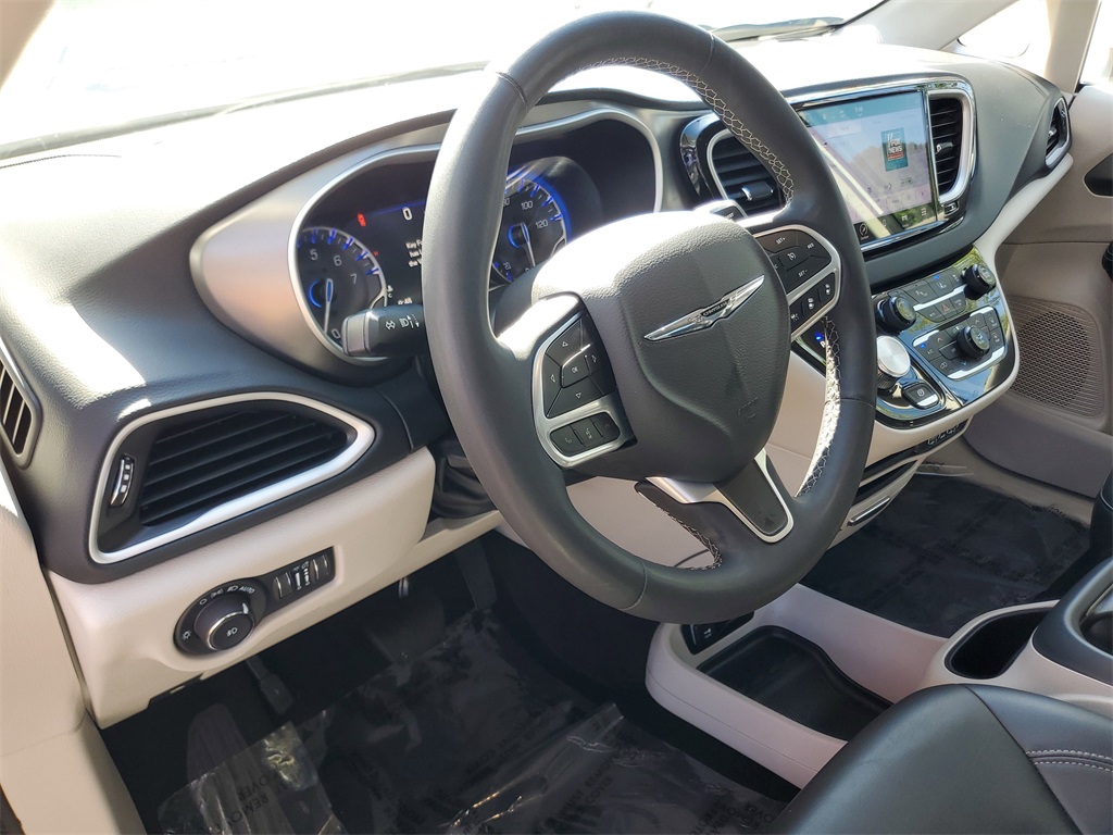 used 2023 Chrysler Pacifica car, priced at $24,995