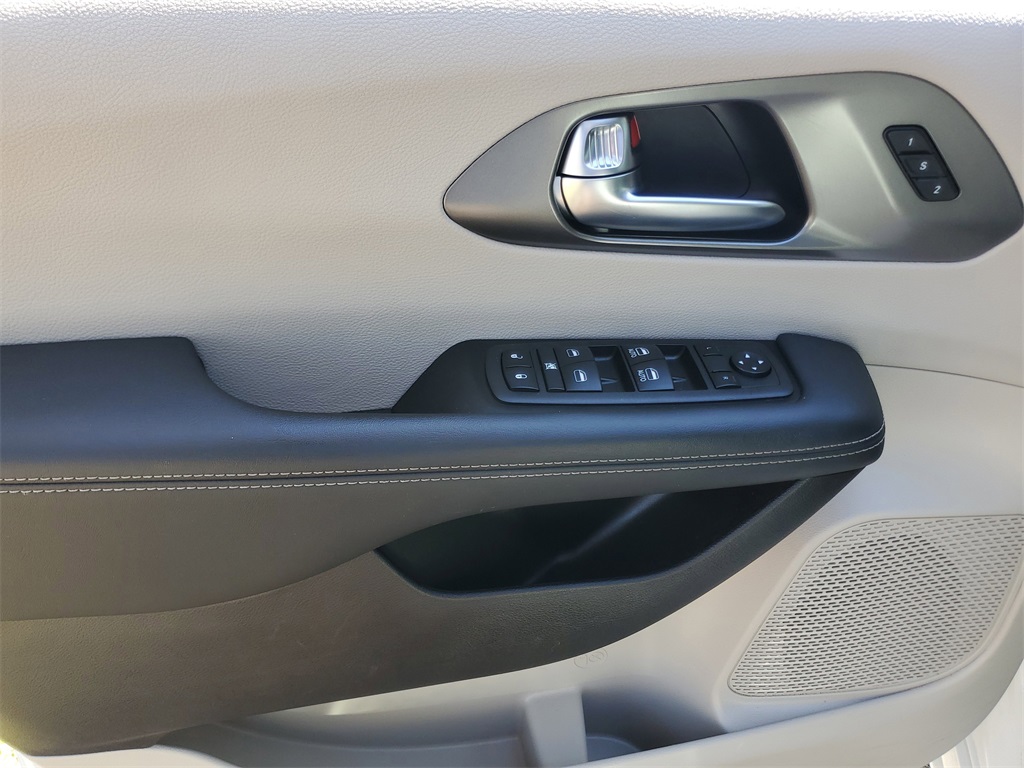 used 2023 Chrysler Pacifica car, priced at $24,995