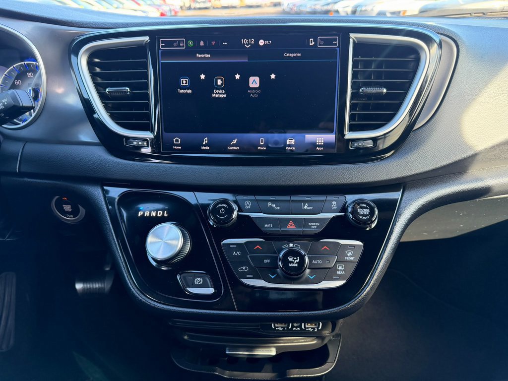 Used 2025 Chrysler Pacifica Van