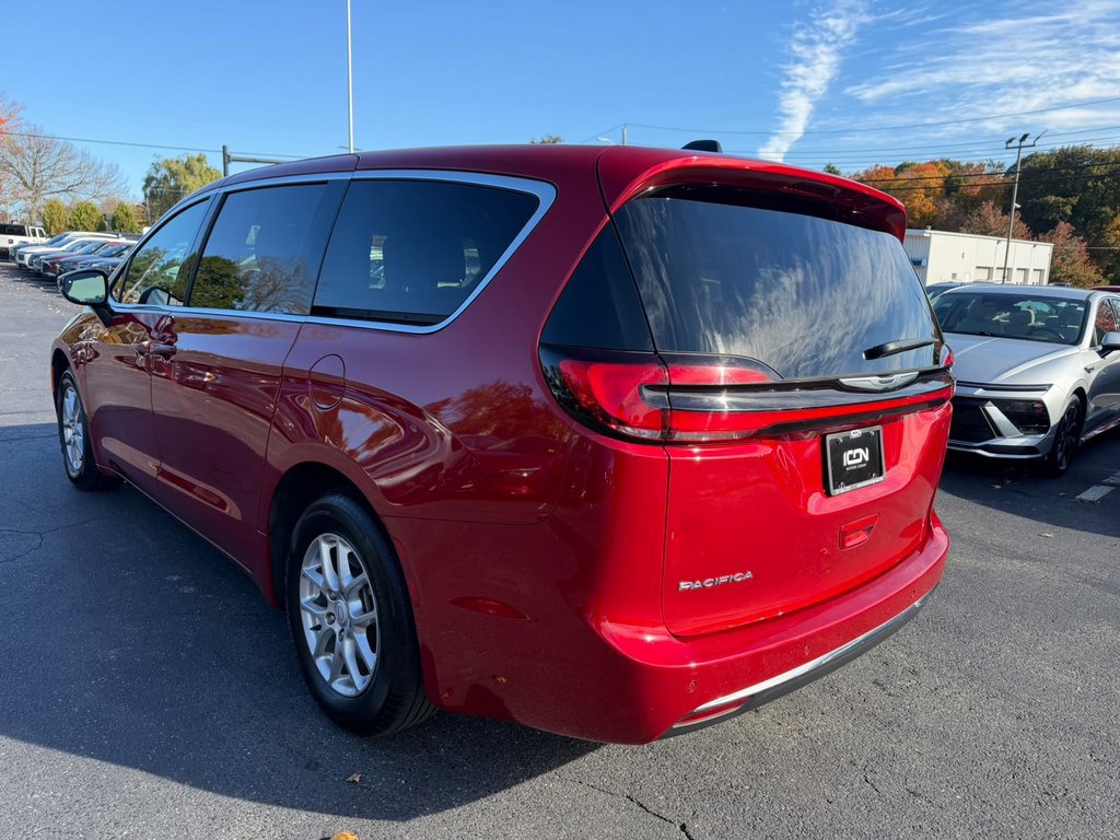 Used 2025 Chrysler Pacifica Van