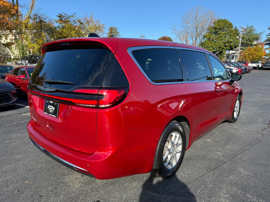 Used 2025 Chrysler Pacifica Van