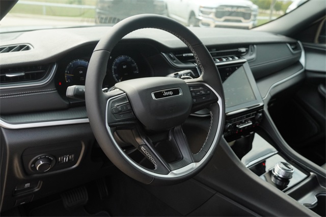 2025 Jeep Grand Cherokee Altitude X photo 16