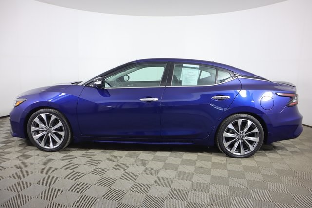 Used 2021 Blue Nissan Platinum image 3