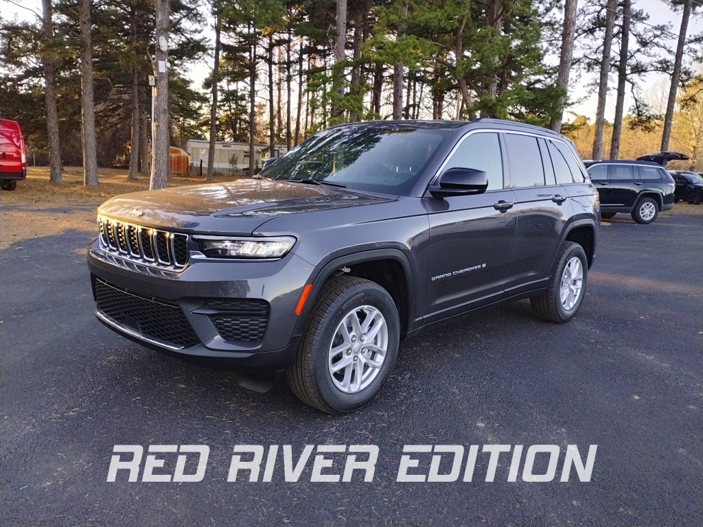 2025 Jeep Grand Cherokee Laredo's photo