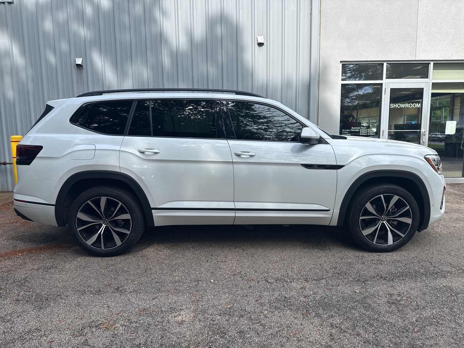 2024 White Volkswagen Atlas 2.0T SEL Premium R-Line AWD SUV
