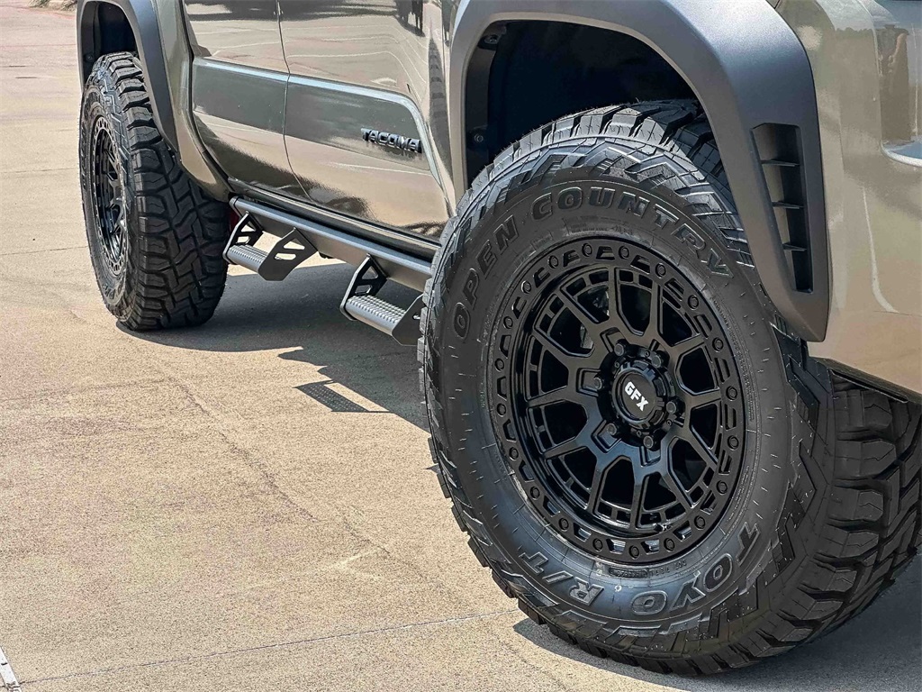 2025 Toyota Tacoma TRD Off-Road Double Cab photo 2