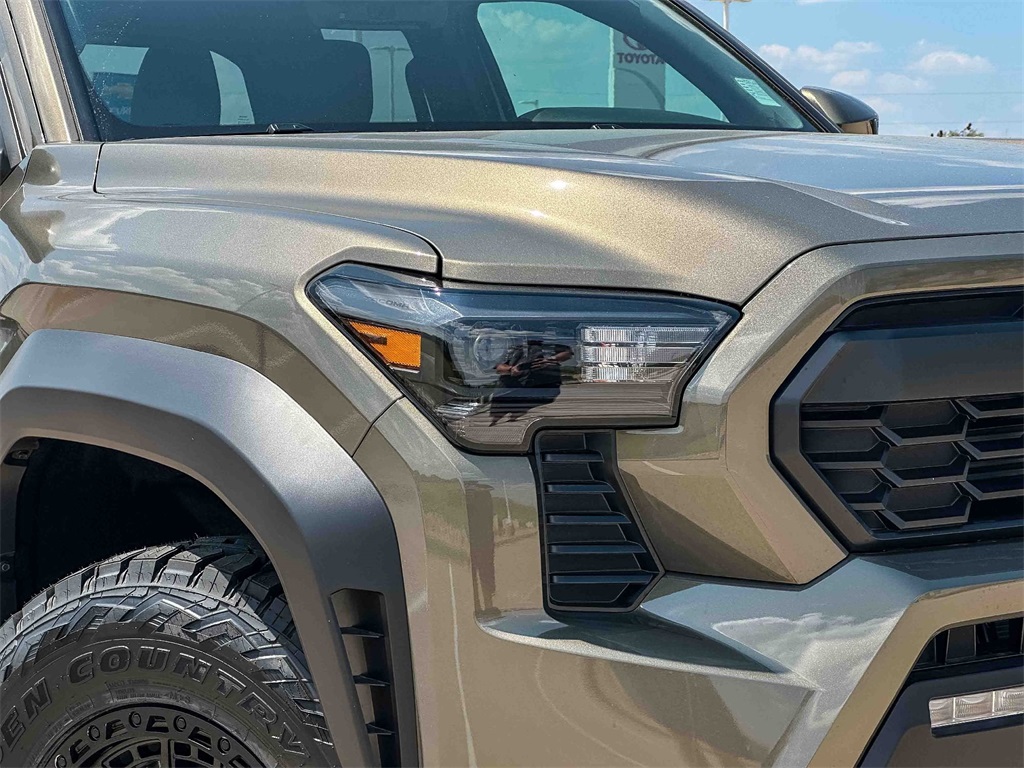2025 Toyota Tacoma TRD Off-Road Double Cab photo 3