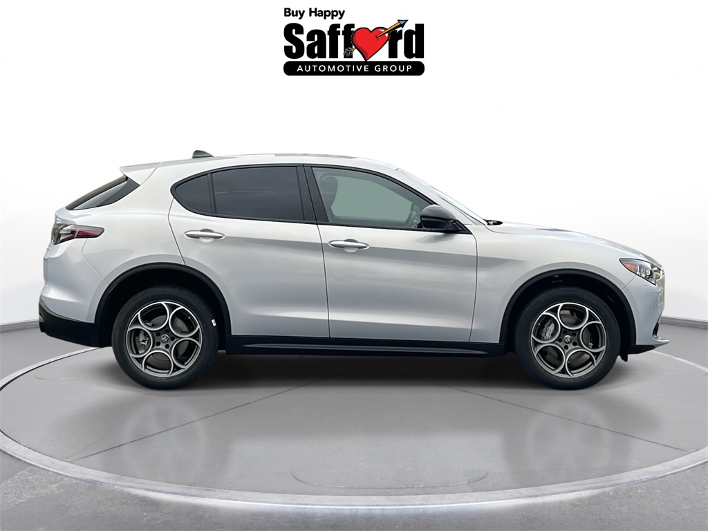 2025 Alfa Romeo Stelvio Base's photo