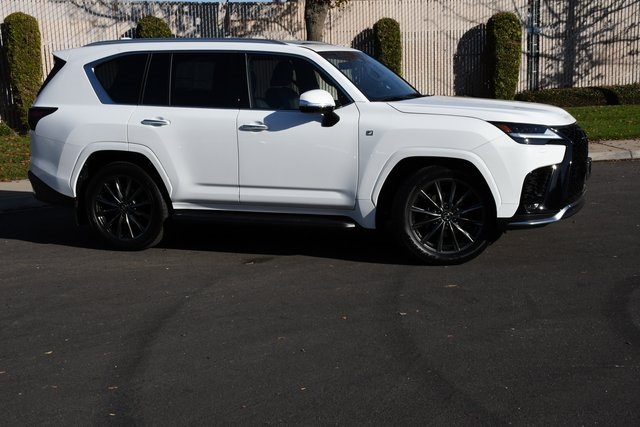 2025 Lexus LX 600 F SPORT photo 3