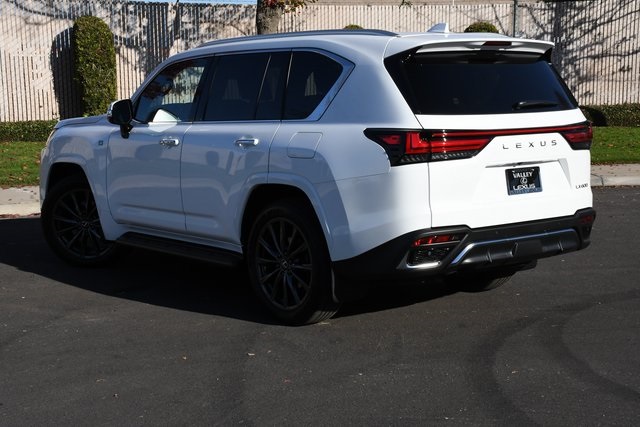 2025 Lexus LX 600 F SPORT photo 4