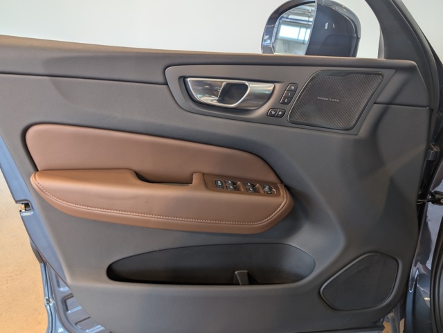 2021 Volvo XC60 T5 Inscription photo 9