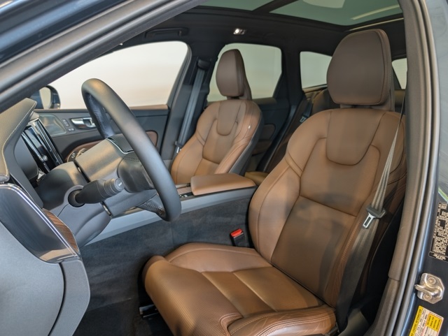 2021 Volvo XC60 T5 Inscription photo 11