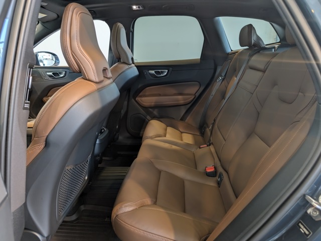 2021 Volvo XC60 T5 Inscription photo 23