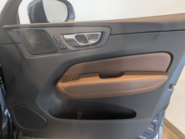 2021 Volvo XC60 T5 Inscription photo 28