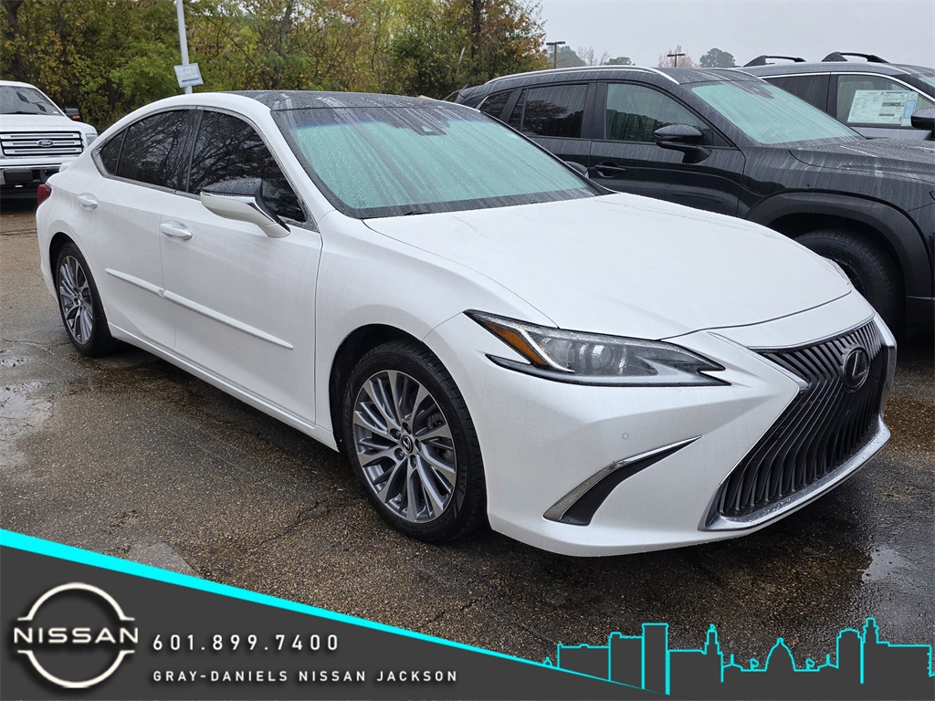 2021 Lexus ES 350's photo