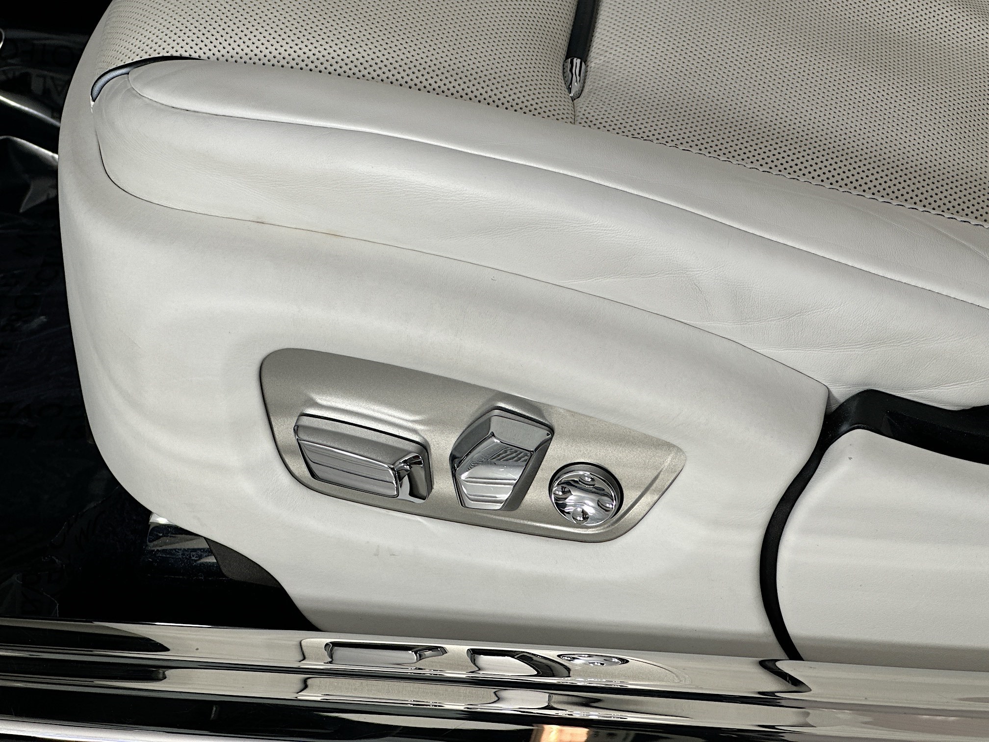 used 2018 Rolls-Royce Dawn car, priced at $284,995