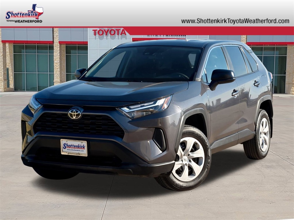 2024 Toyota RAV4 LE's photo
