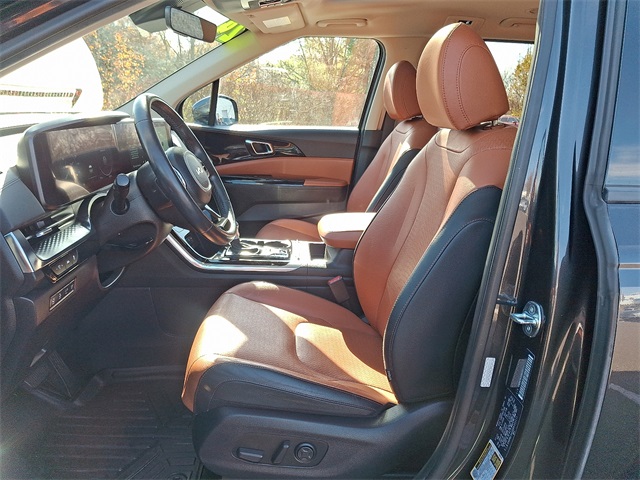 used 2024 Kia Carnival car, priced at $36,334