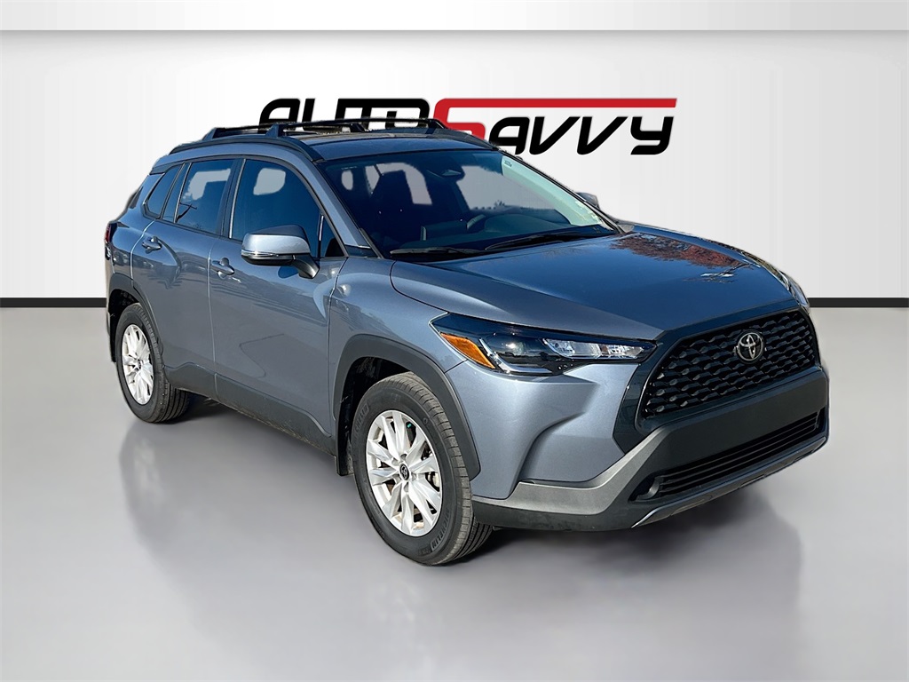 2024 Toyota Corolla Cross LE's photo