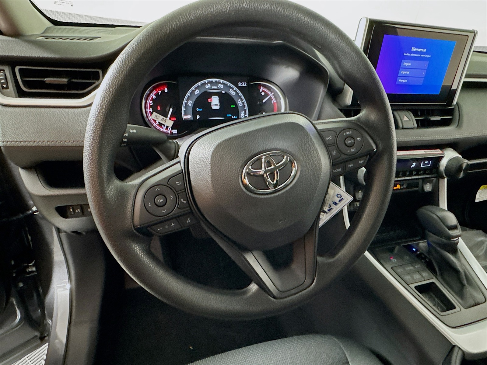 2025 Toyota RAV4 LE photo 5