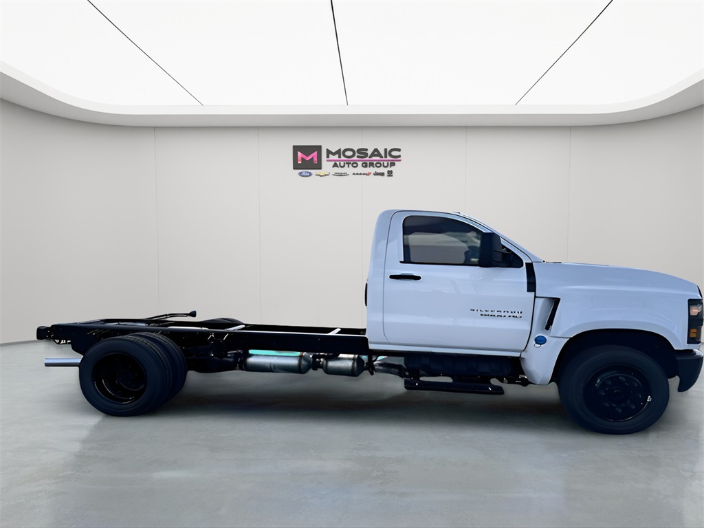 New 2024 Chevrolet Silverado 6500HD 1WT Trucks