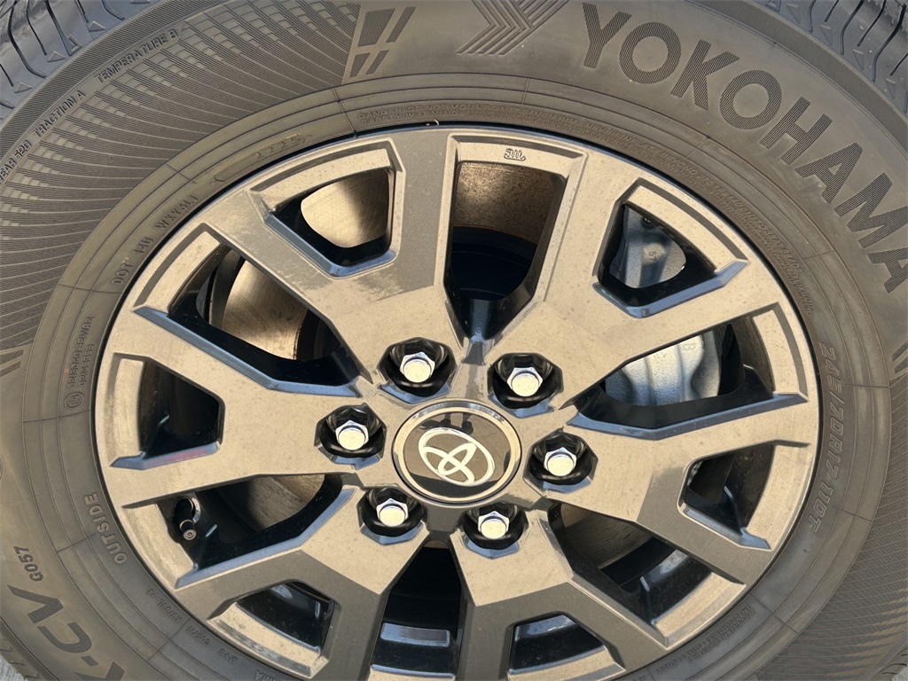 2025 Toyota 4Runner SR5 photo 9