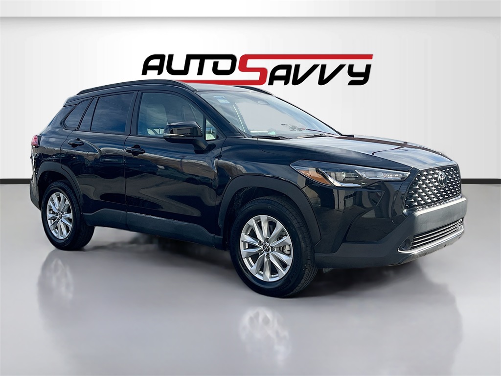 2024 Toyota Corolla Cross LE's photo