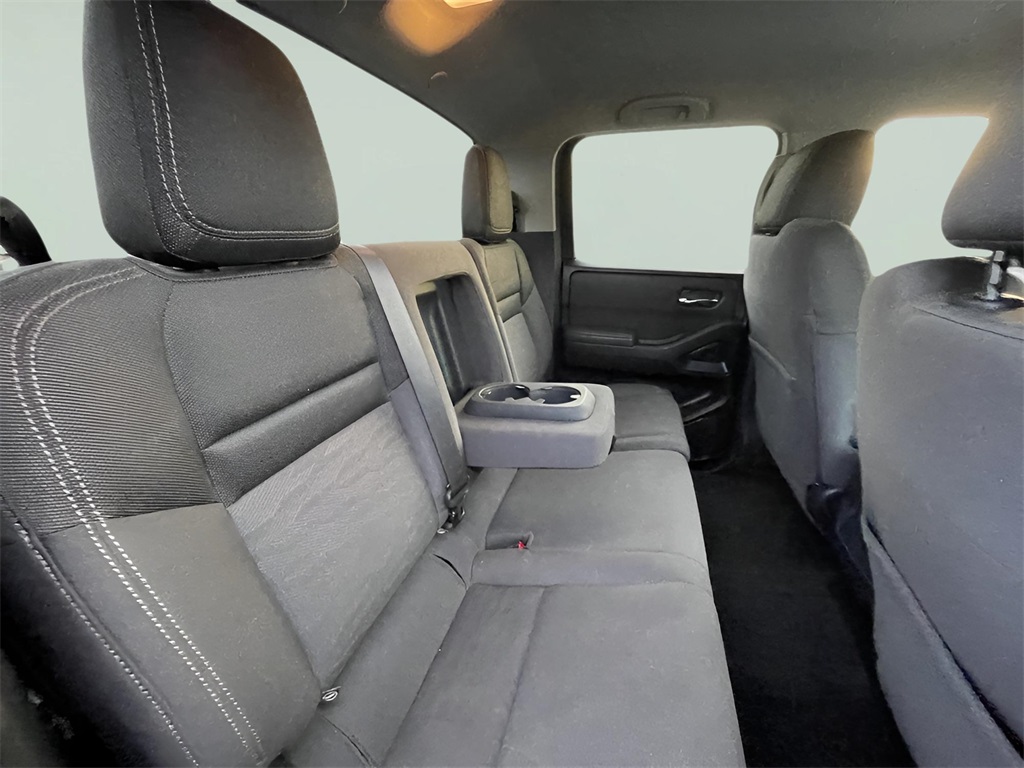 2022 Nissan Frontier SV photo 2