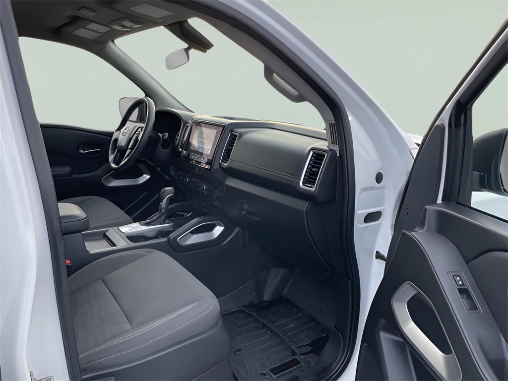 2022 Nissan Frontier SV photo 3