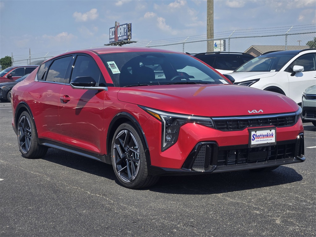 2025 Kia K4 GT-Line photo 2