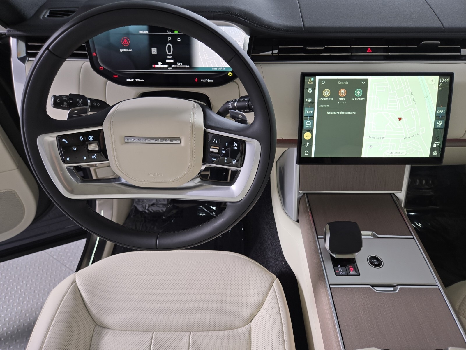2025 Land Rover Range Rover SE photo 12