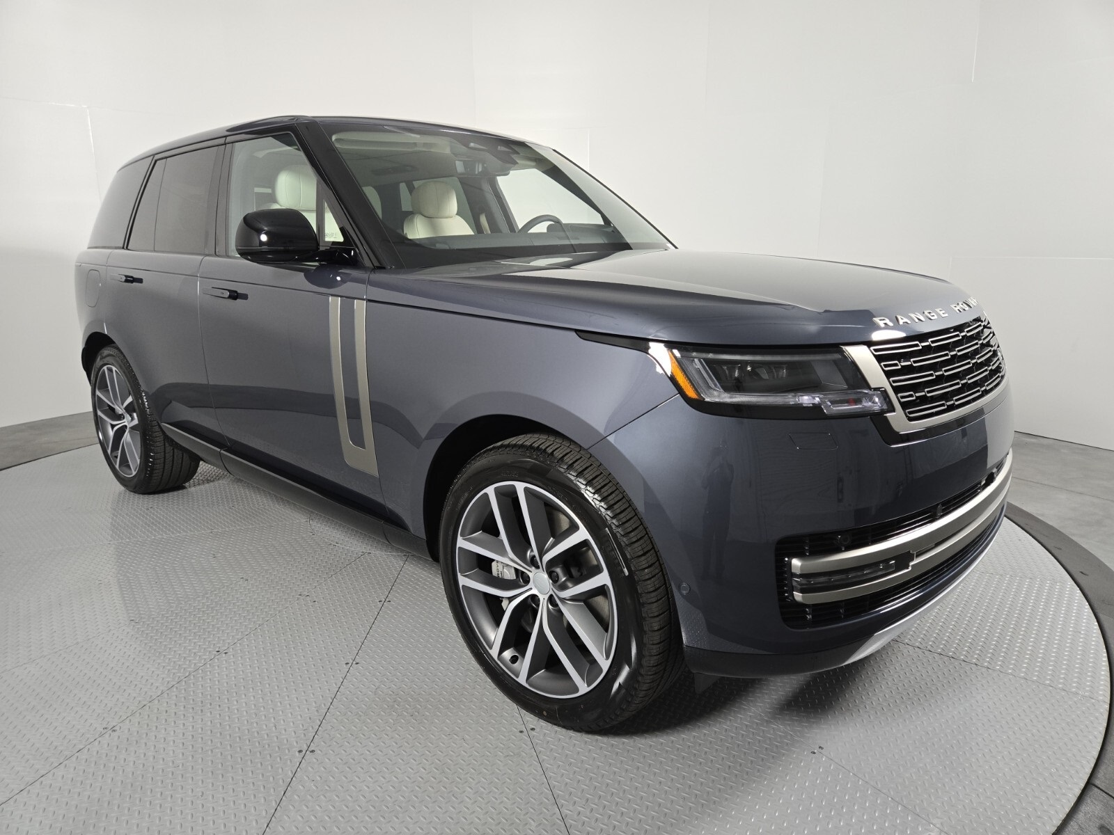 2025 Land Rover Range Rover SE photo 14