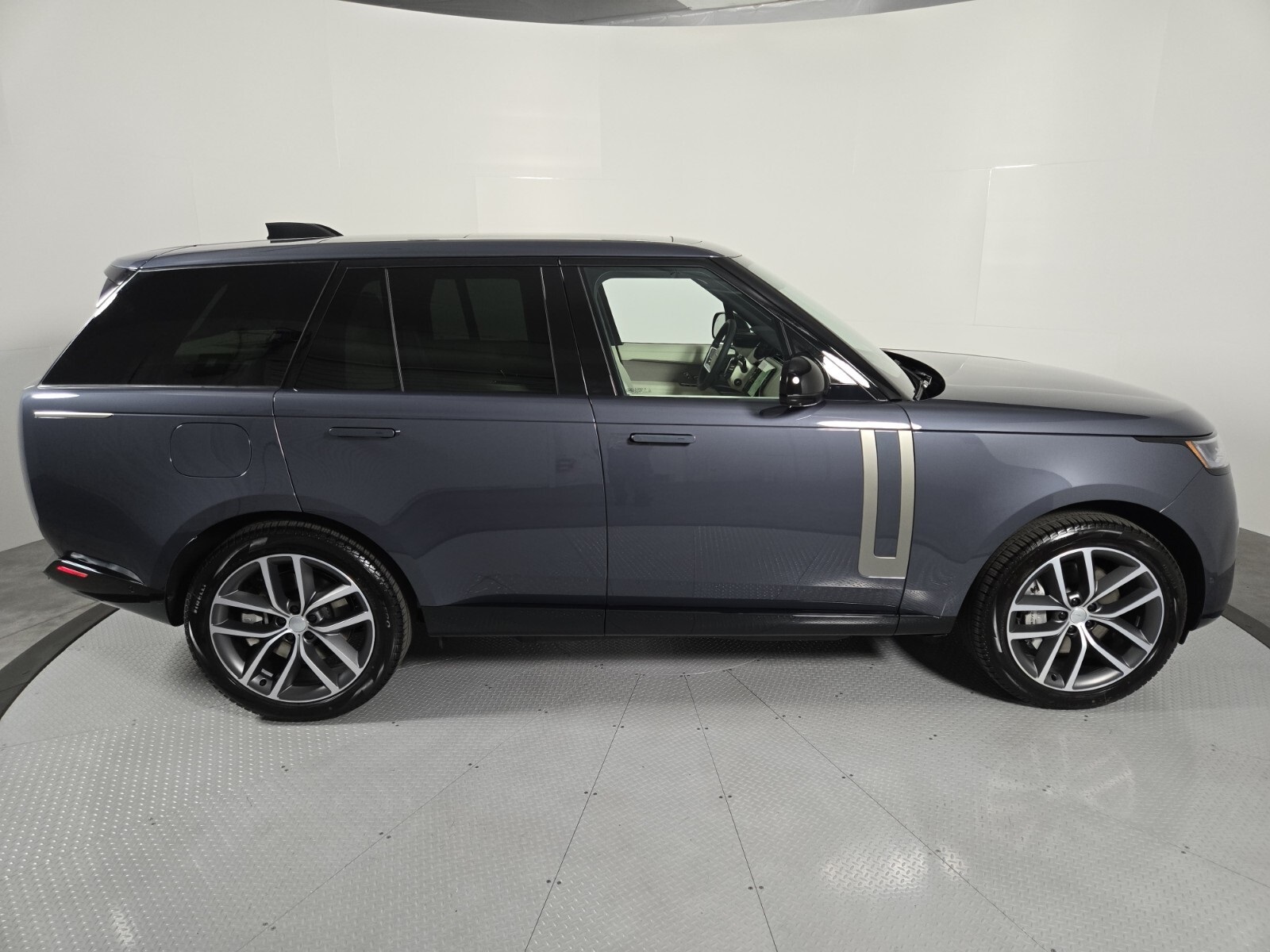 2025 Land Rover Range Rover SE photo 16