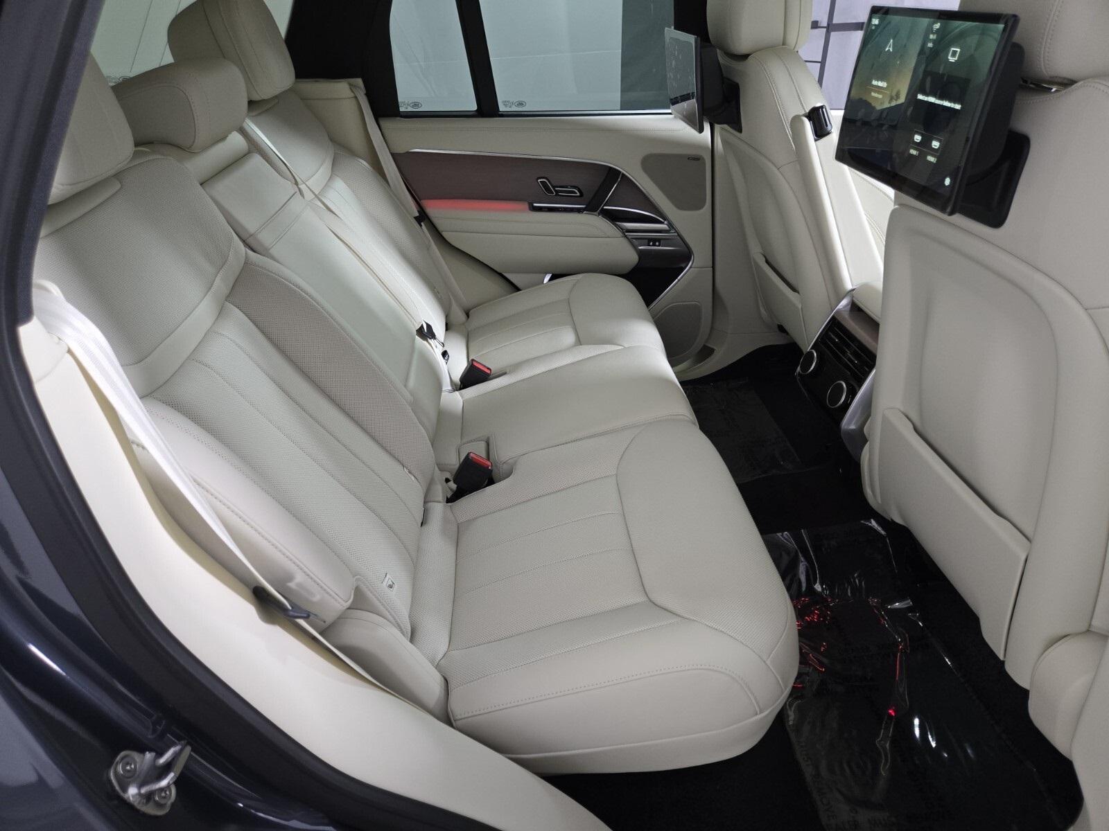 2025 Land Rover Range Rover SE photo 17