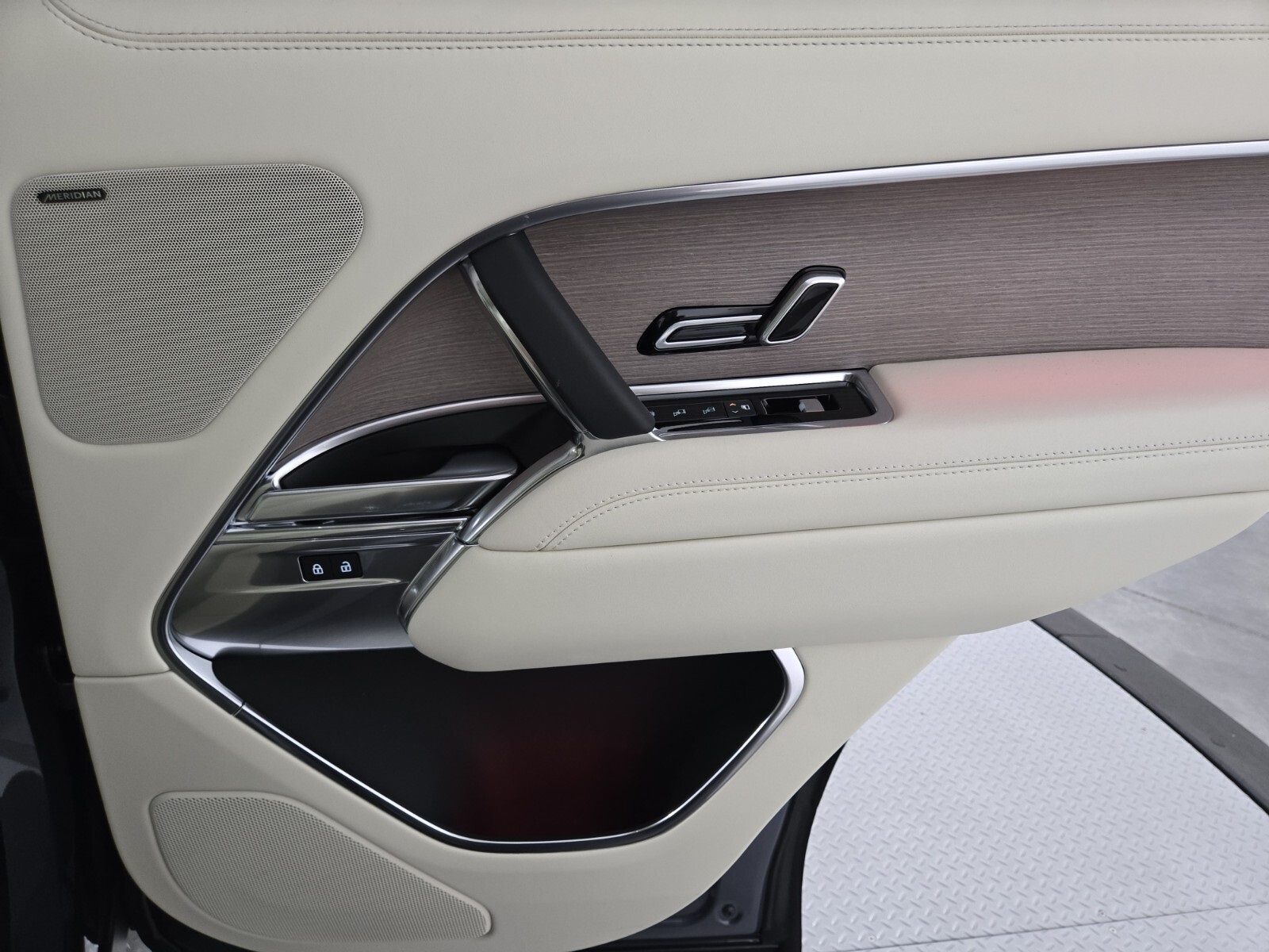 2025 Land Rover Range Rover SE photo 19