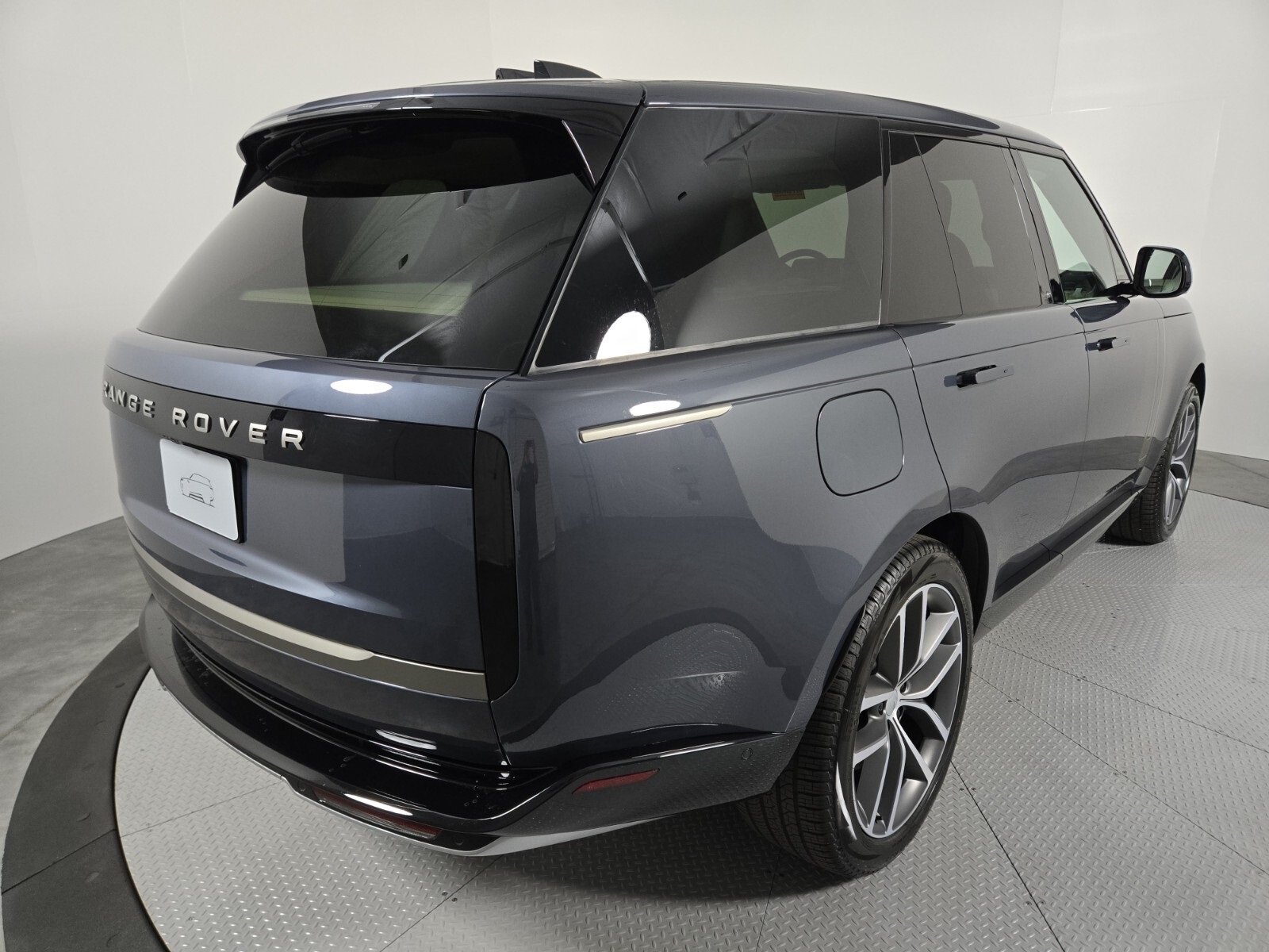 2025 Land Rover Range Rover SE photo 2
