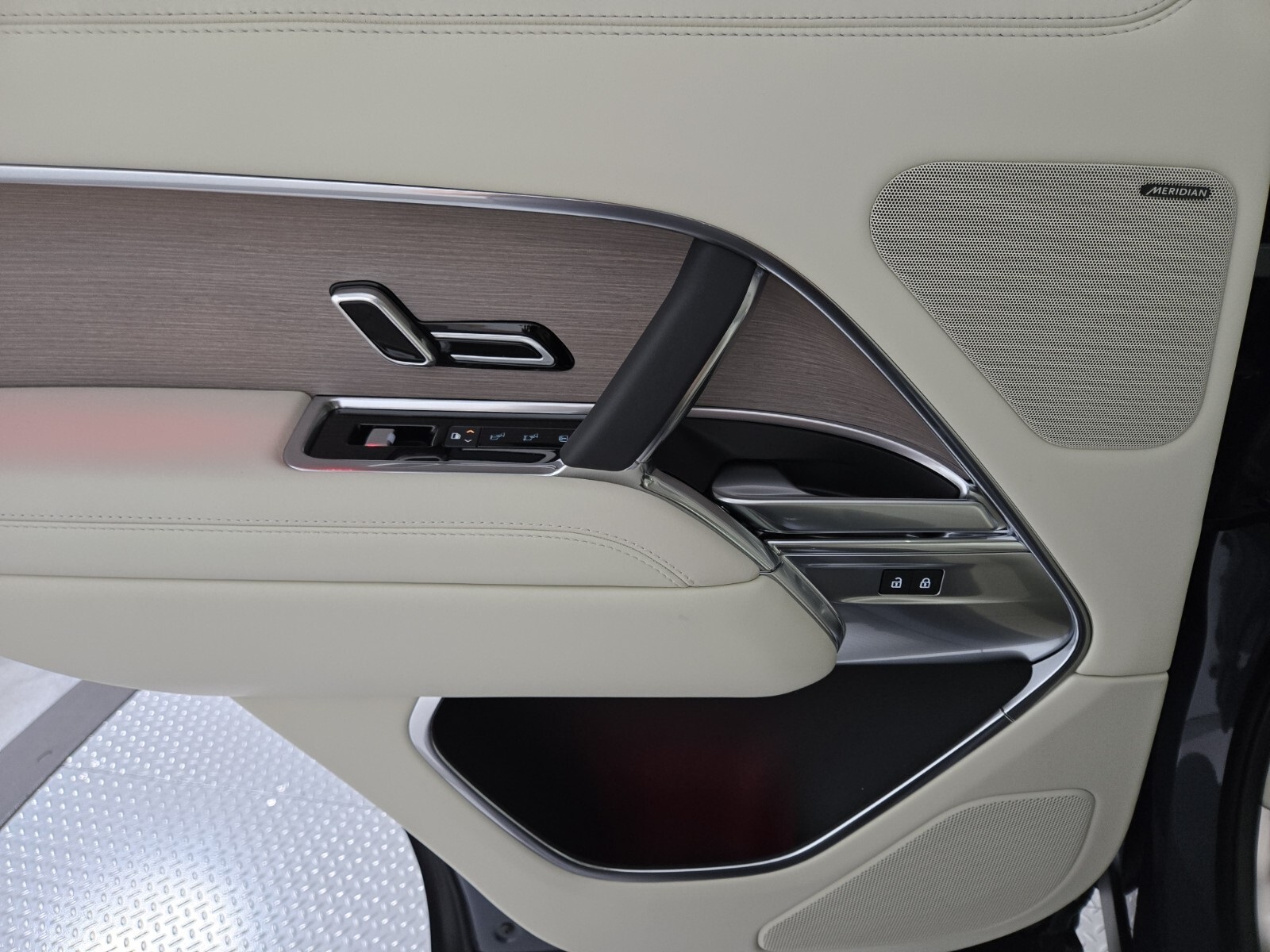2025 Land Rover Range Rover SE photo 20