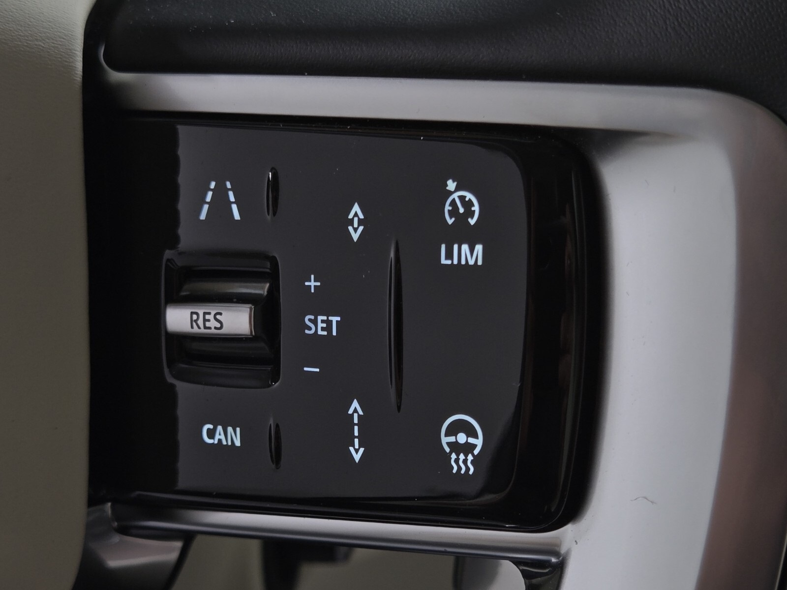 2025 Land Rover Range Rover SE photo 25